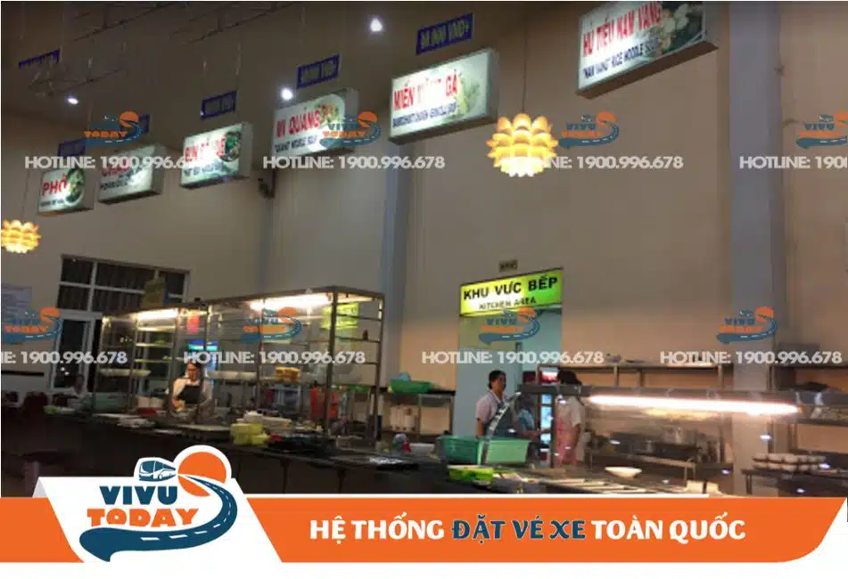 Khu vực căn tin với đa dạng các món ăn