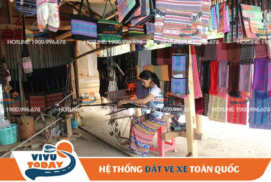 lang-ga-Darahoa-K'Long-duc-trong Dệt thổ cẩm
