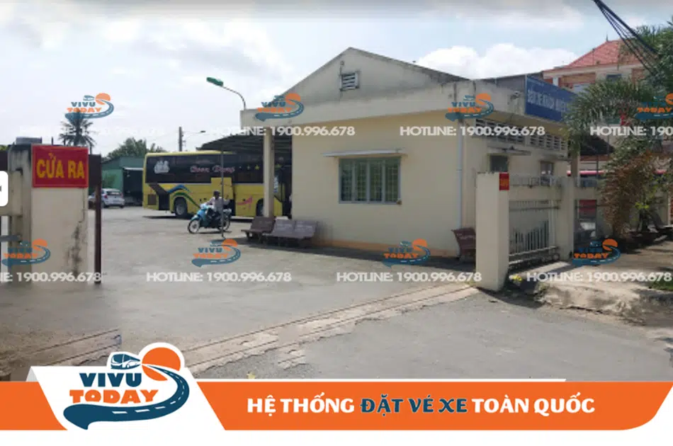 Cổng ra của bến xe Trà Cú - Trà Vinh