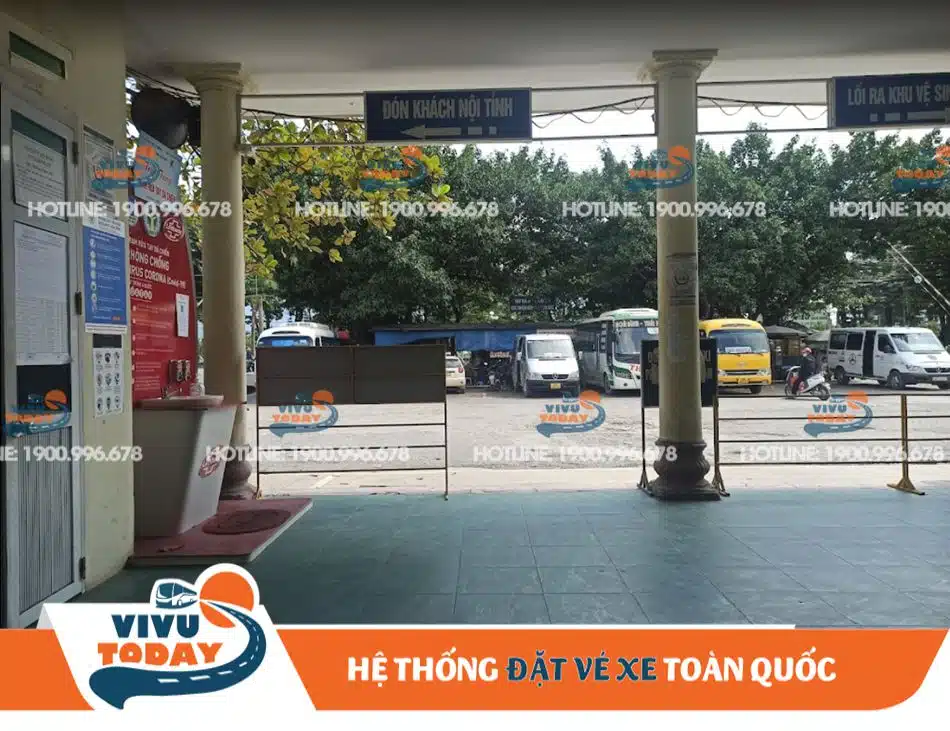 Bên trong bến xe đều có bảng chỉ dẫn từng khu vực