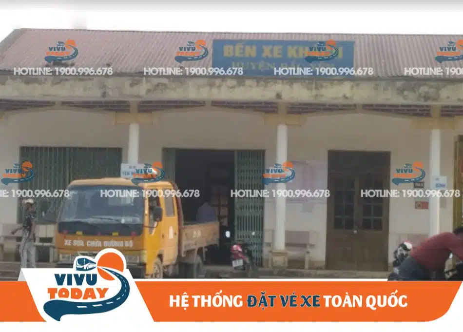 Bãi đỗ xe tại bến xe khách huyện Bắc Yên
