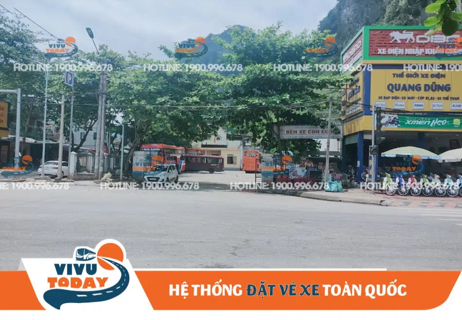 Cổng vào bến xe khách Con Cuông