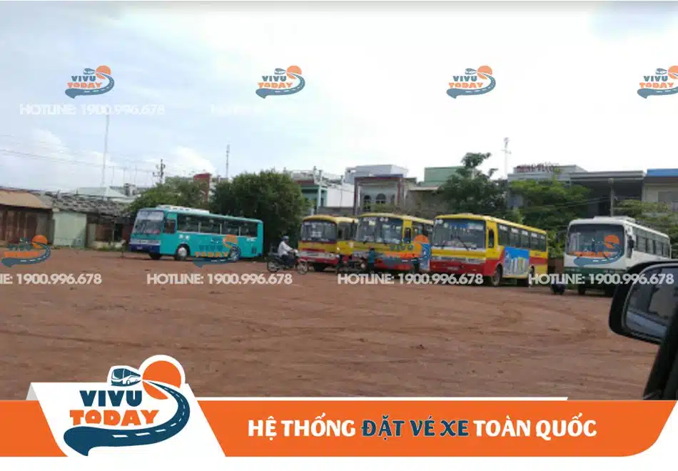 Bãi đậu xe dành cho các phương tiện ra vào bến xe thị xã Kiến Tường