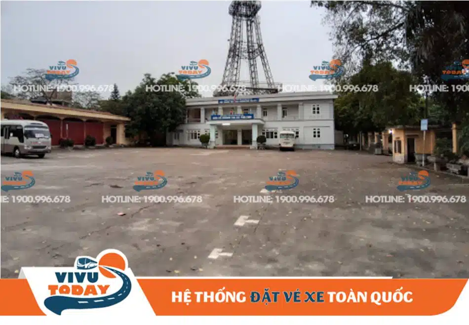 Khu vực bãi đỗ dành cho các phương tiện tại bến xe Phú Thọ