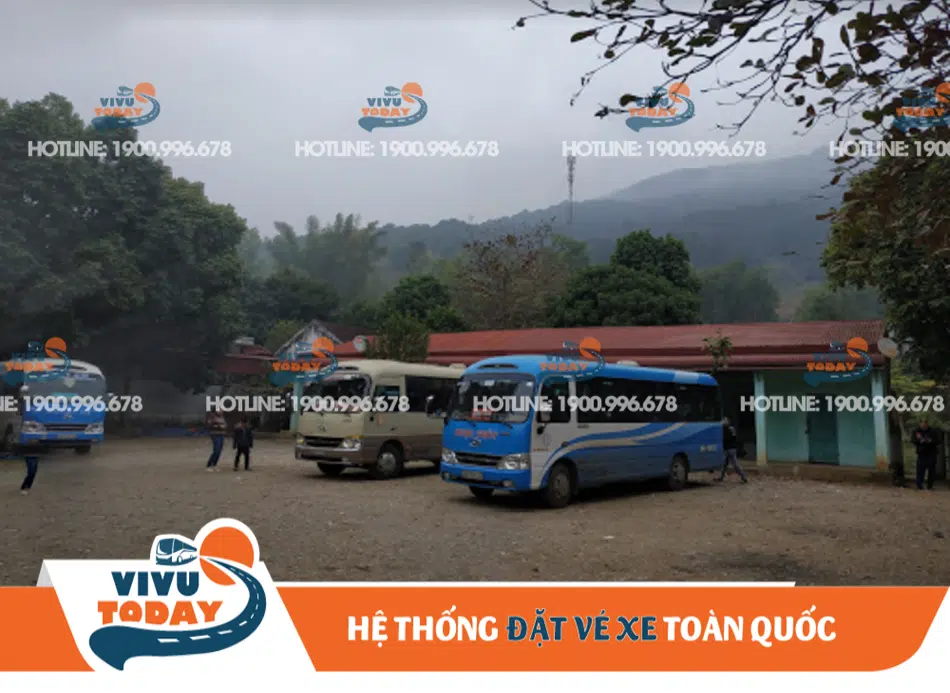 Khu vực đậu xe của bến xe khách Phù Yên tỉnh Sơn La