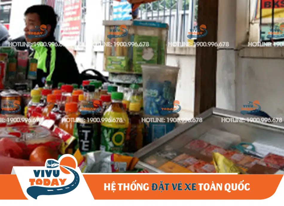 Quầy bán nước, đồ ăn tại bến xe Phù Yên