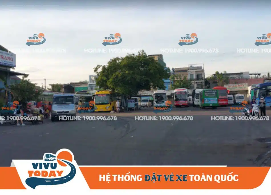 Bãi đỗ xe dành cho các phương tiện ra vào bến xe Quảng Ngãi