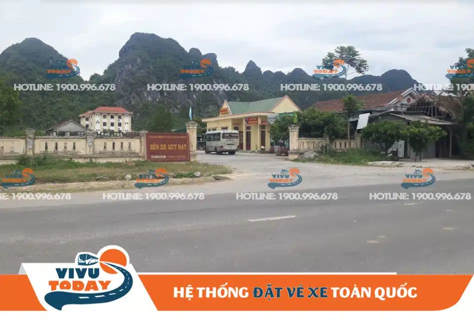 Cổng vào bến xe Quy Đạt - Quảng Bình