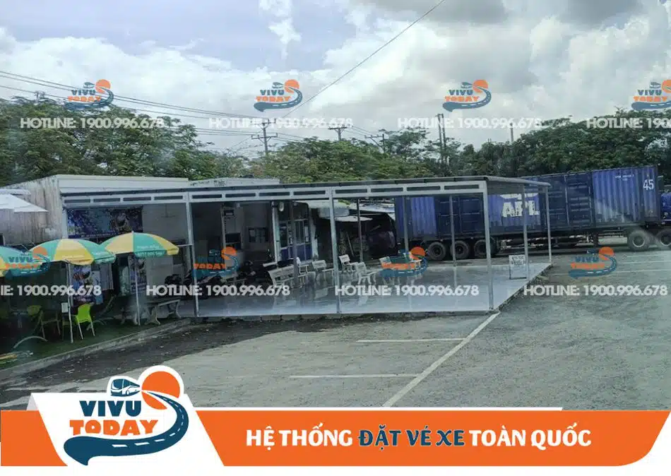 Nhà chờ xe dành cho khách tại bến xe Nhà chờ xe dành cho khách tại bến xe