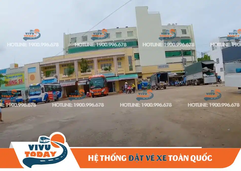 Bãi đỗ xe dành cho các phương tiện tại bến xe thành phố Vĩnh Long Bãi đỗ xe dành cho các phương tiện tại bến xe thành phố Vĩnh Long