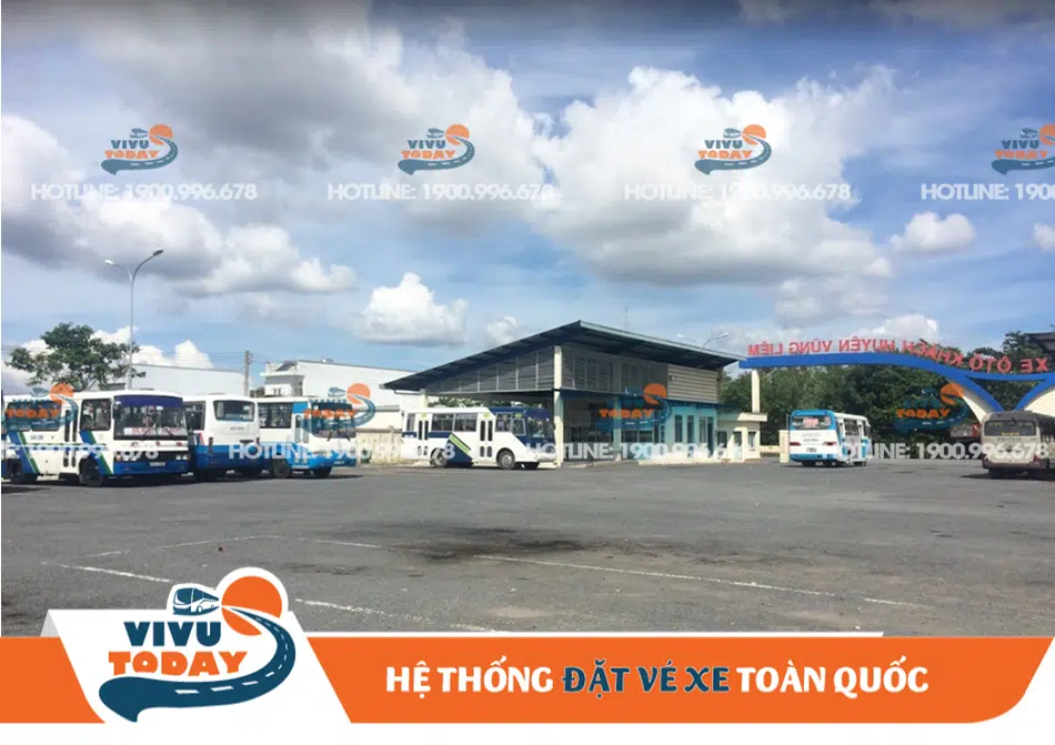 Bãi đỗ xe tại bến ô tô khách huyện Vũng Liêm - Vĩnh Long Bãi đỗ xe tại bến ô tô khách huyện Vũng Liêm - Vĩnh Long