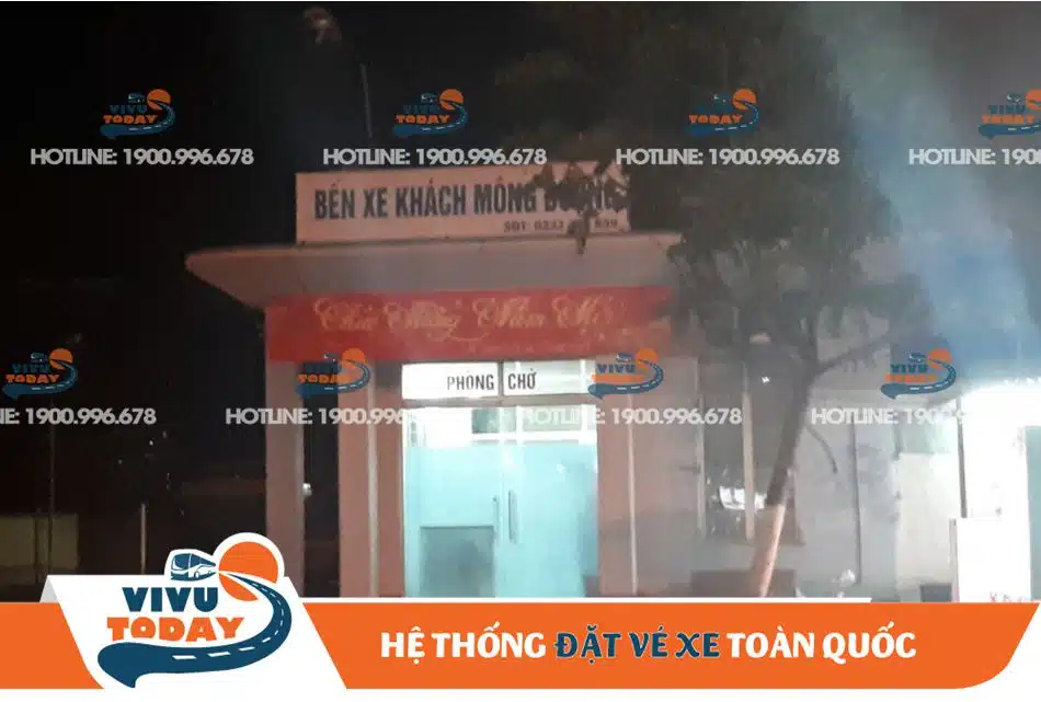 Khu vực phòng chờ và quầy vé tại bến xe khách Mông Dương
