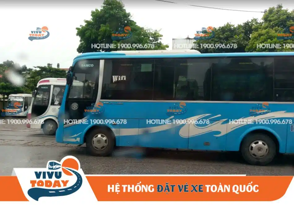 Bãi đậu xe tại bến xe Mông Dương