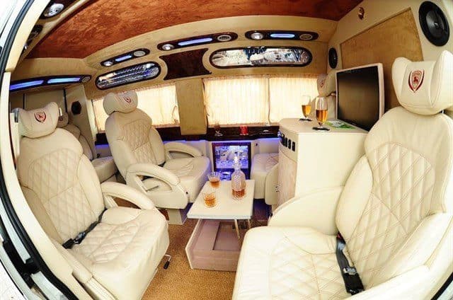Xe Limousine đẳng cấp dành cho thương gia đên