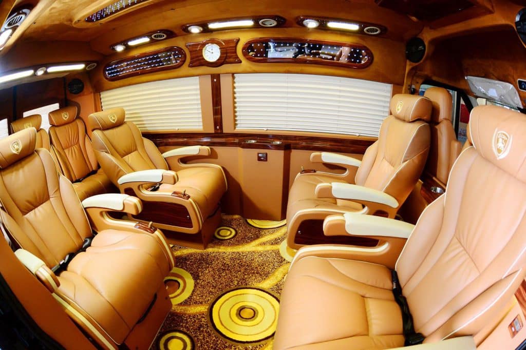 Xe Limousine thiết kế nội thất cao cấp