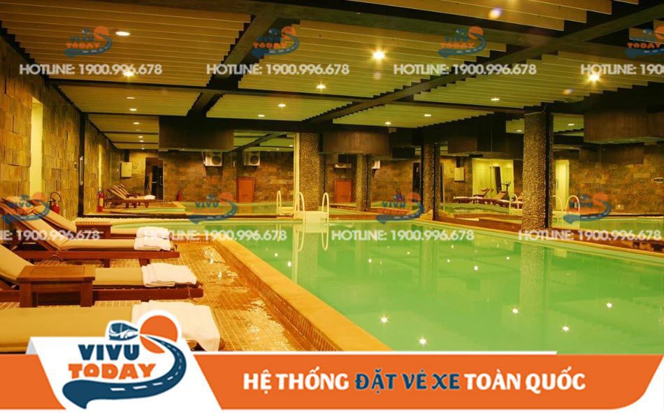 Hồ bơi trong khách sạn Mường Thanh