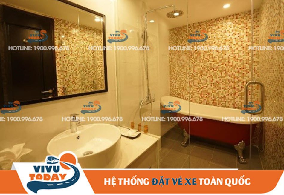 Phòng tắm Superior Family khách sạn Phú Hòa