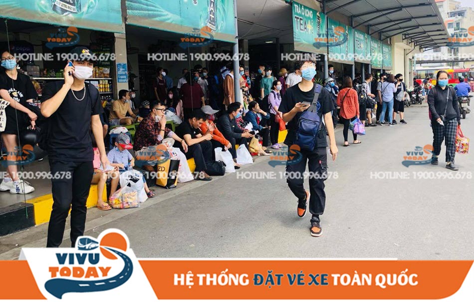 ben-xe-gia-lam-ha-noi Hàng quán trong bến xe Gia Lâm
