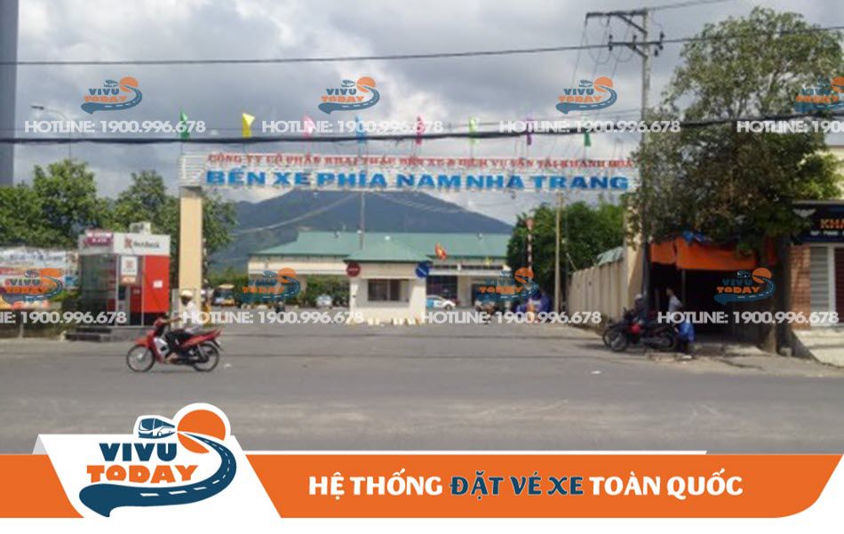 Cổng chính của bến xe phía Nam Nha Trang