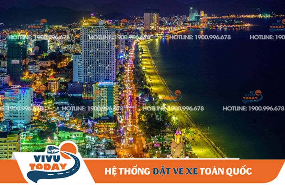 Thành phố Nha Trang rực rỡ sắc màu khi về đêm