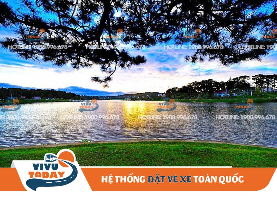Cảnh đẹp của hồ Xuân Hương khi hoàng hôn buông xuống