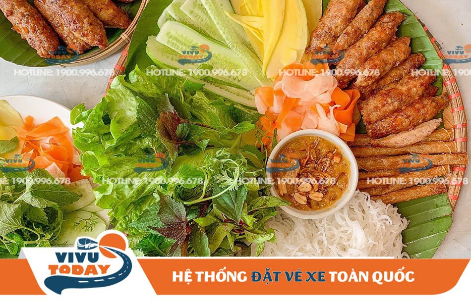 Nem nướng - một những món ăn nổi tiếng tại Nha Trang