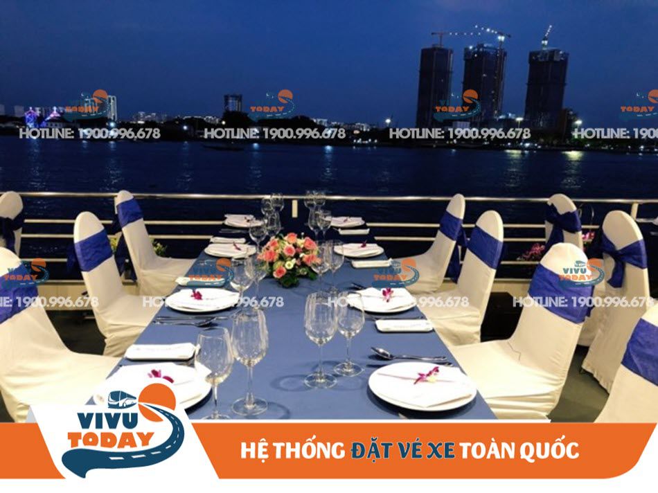 Ăn tối trên tàu Sài Gòn