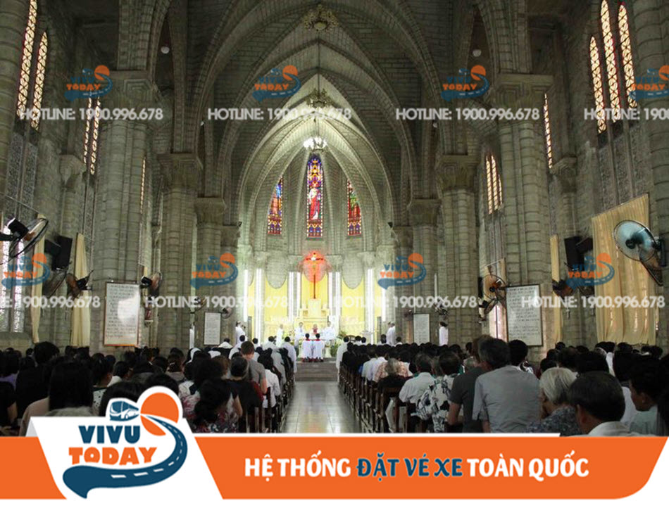 Sinh hoạt tôn giáo tại nhà thờ Đá Nha Trang