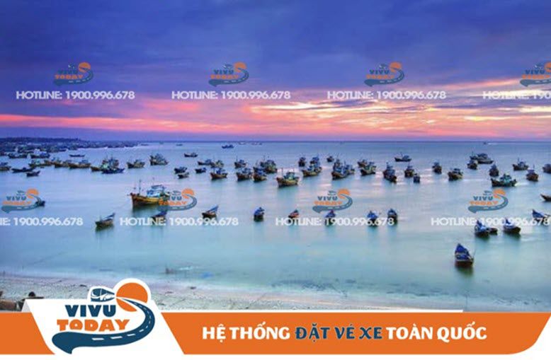 Bình minh trên biển tại làng chài Bình Thuận