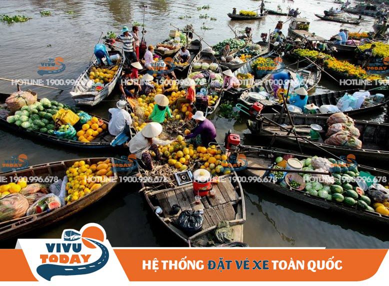 Chợ nổi Cái Bè ở Tiền Giang