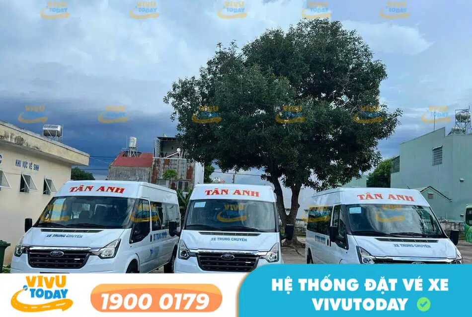 Nhiều xe trung chuyển của nhà xe Tân Anh