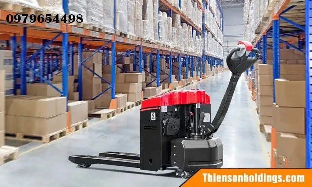 Xe nâng điện tay thấp được dùng để di chuyển hàng hóa