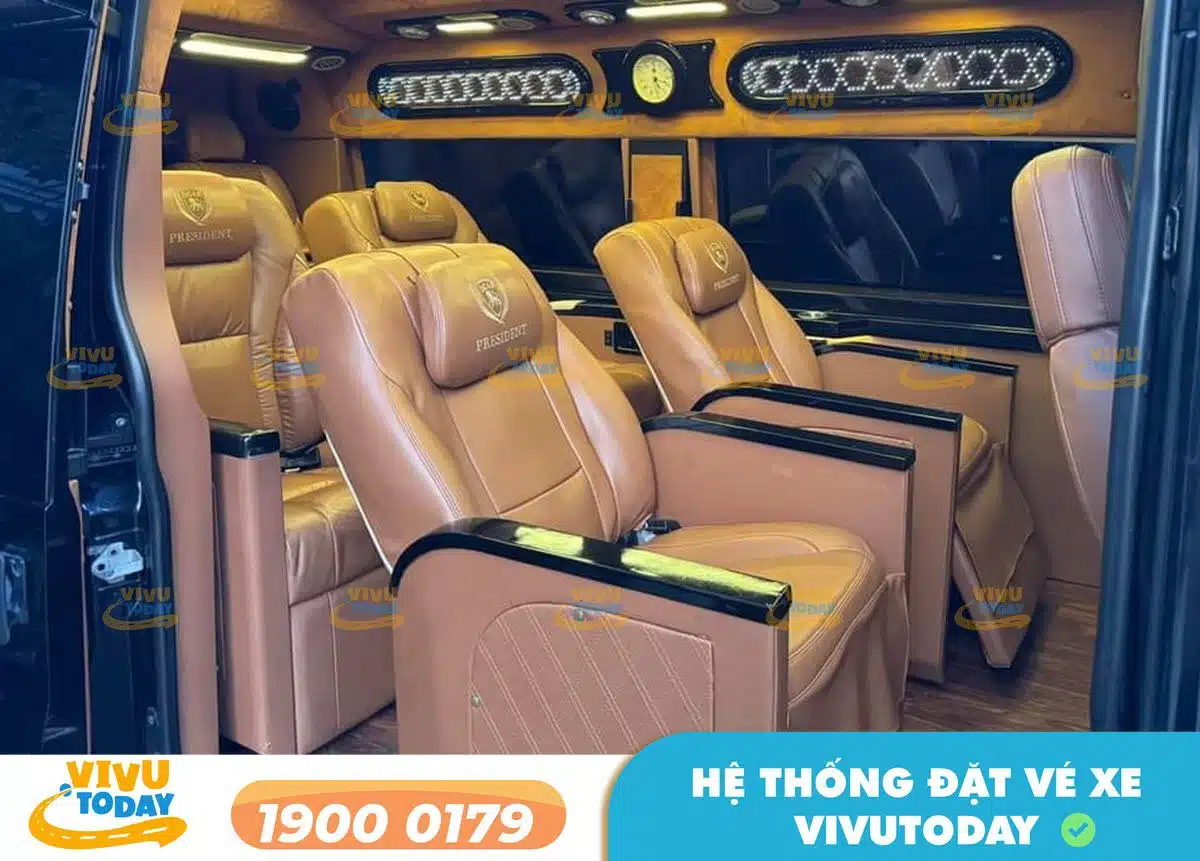 Nội thất xe ghế Limousine của xe Duy Thanh Đạ Tẻh đi Sài Gòn
