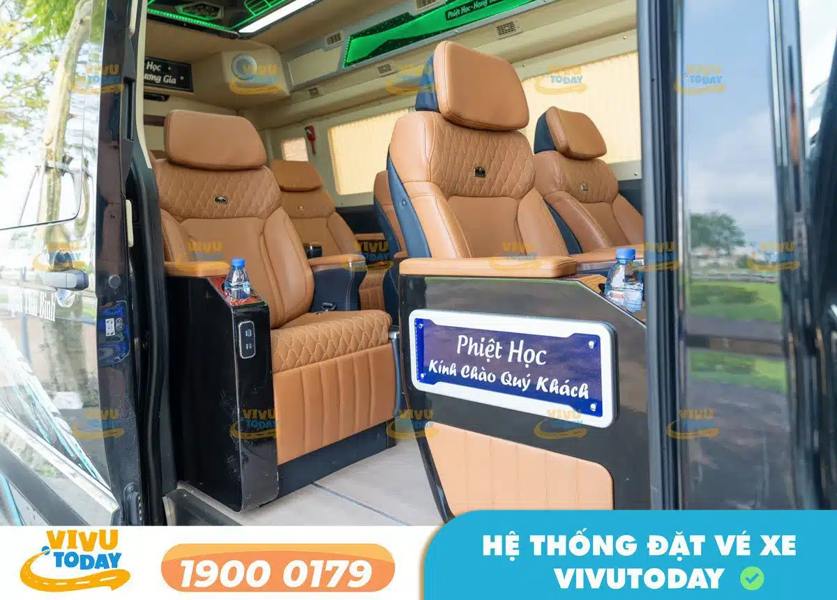 Nội thất sang trọng của nhà xe Phiệt Học Limousine